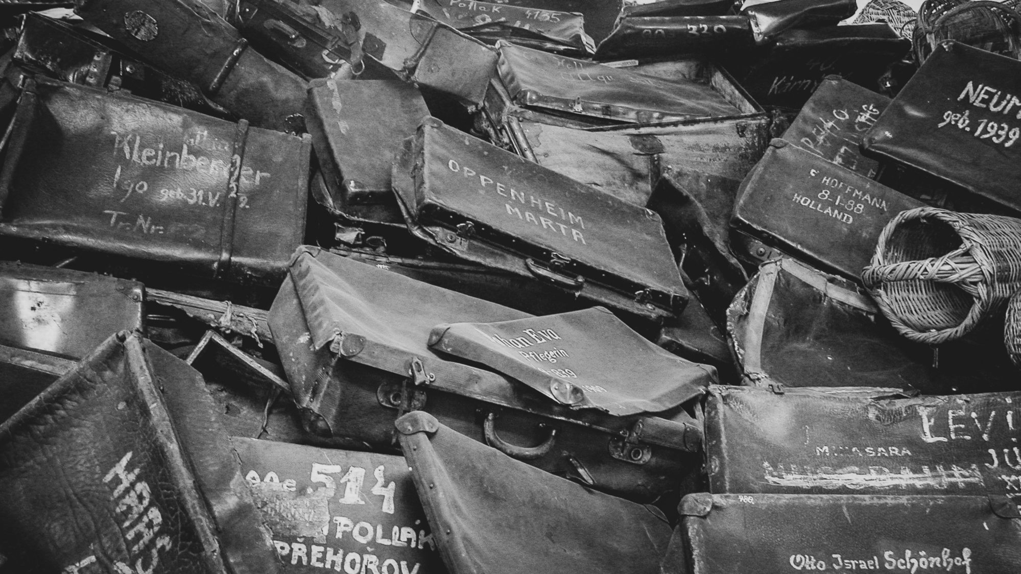 Valises de détenus juifs exterminés à Auschwitz pendant la Seconde Guerre mondiale