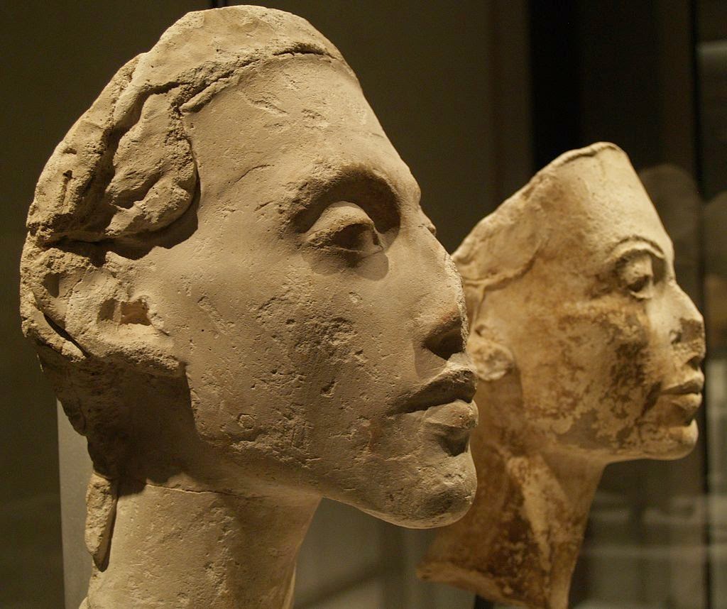 Bustes Akhenaton et Néfertiti
